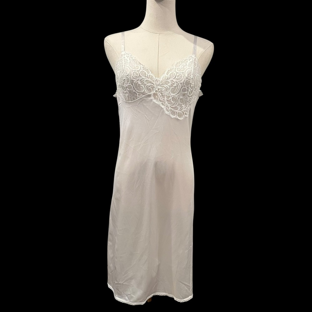 Vintage Vanity Fair White Lace Antron III‎ Nylon Full Slip Dress Size 36 USA 35"